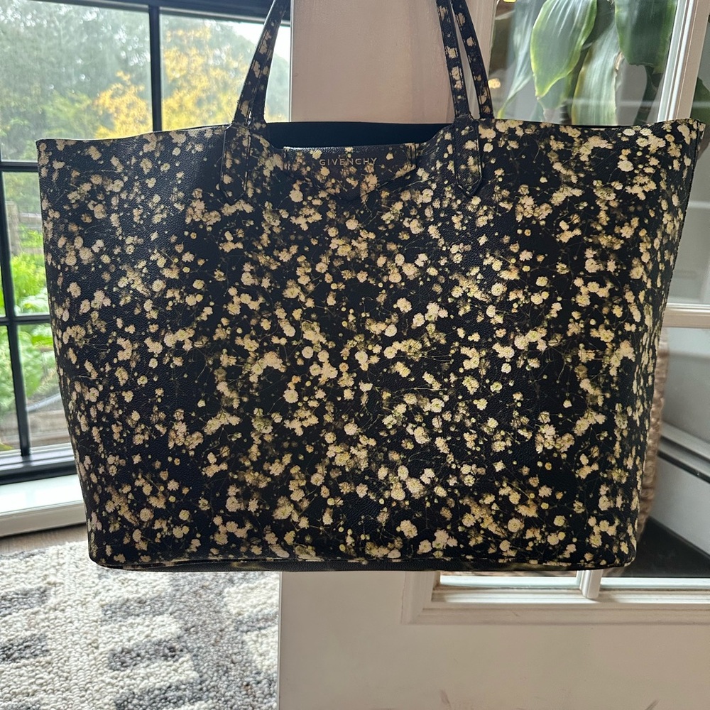 GIVENCHY Textured Coated Canvas Large Baby's Breath Antigona Tote